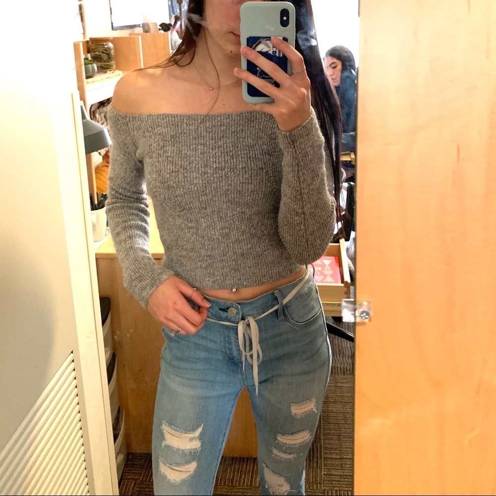 Kendall & Kylie long sleeve crop top